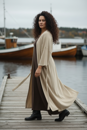 Kimono i sidovinkel på kajen