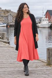 Korallrosa Ballerina med ny modell vid kajen