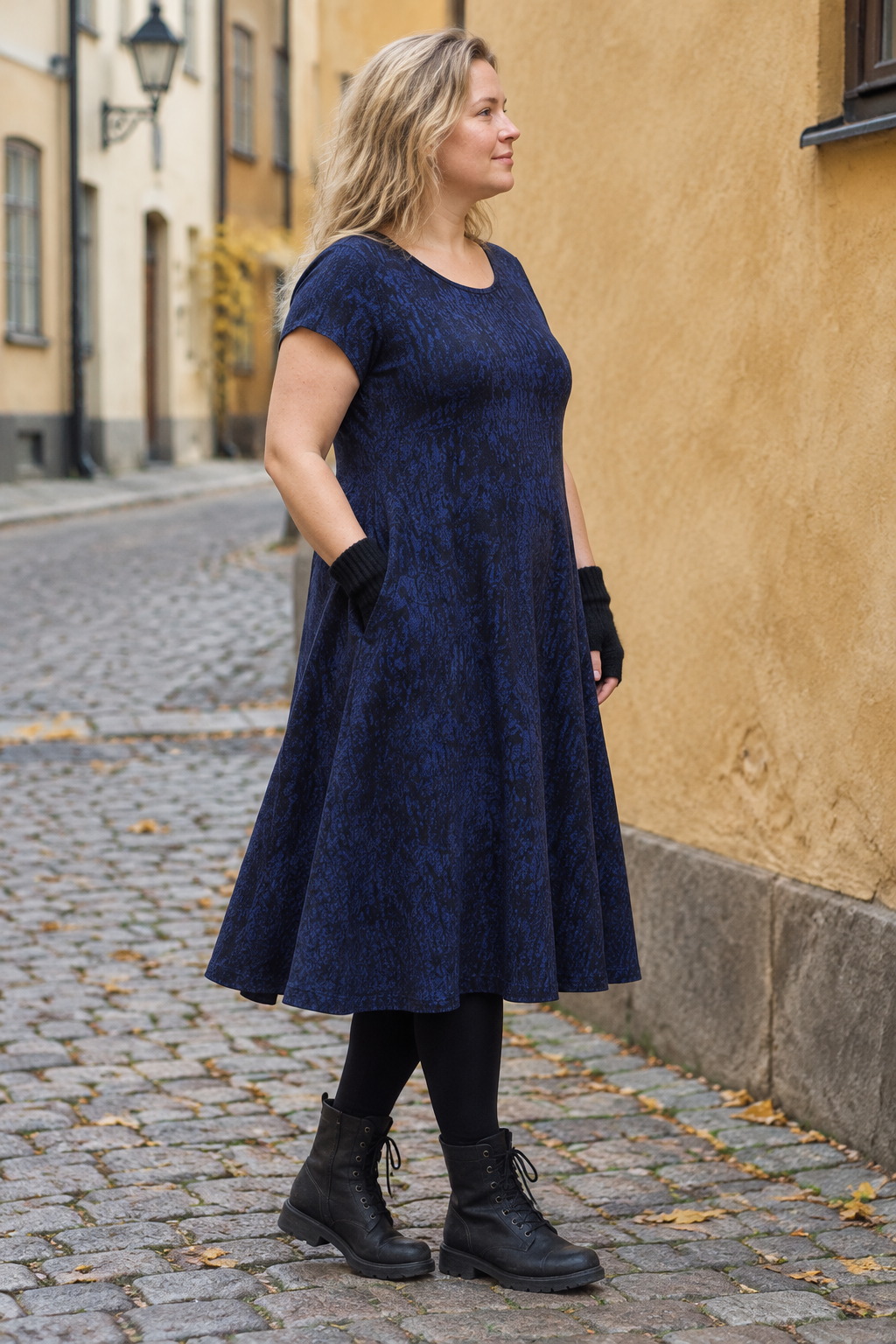 Mörkblåmelerad Ballerina från sidan