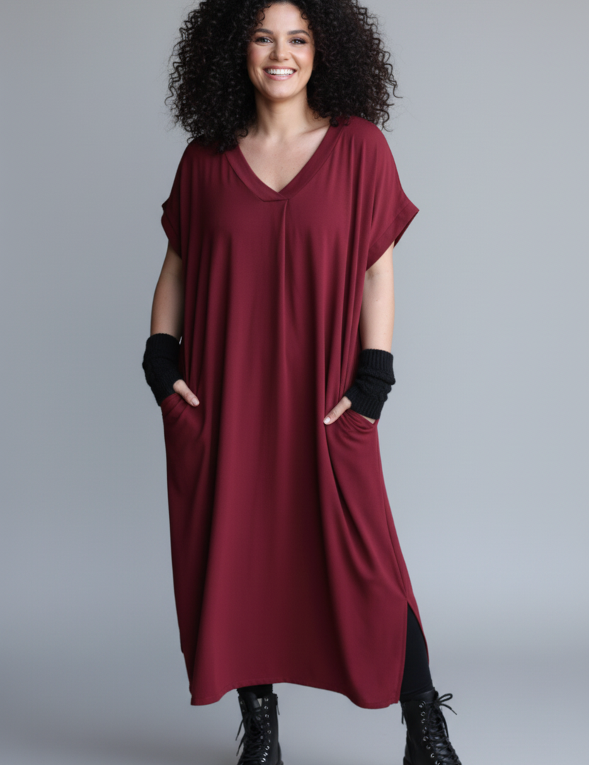 Mörkhårig modell helbild