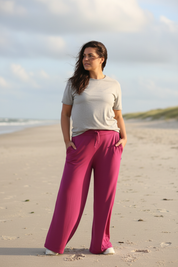 Magenta byxor med grå t-shirt