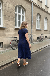 Marinblå – bakifrån
