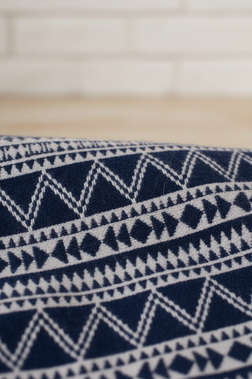 NÄRBILD - Detaljer på tribal-mönstret