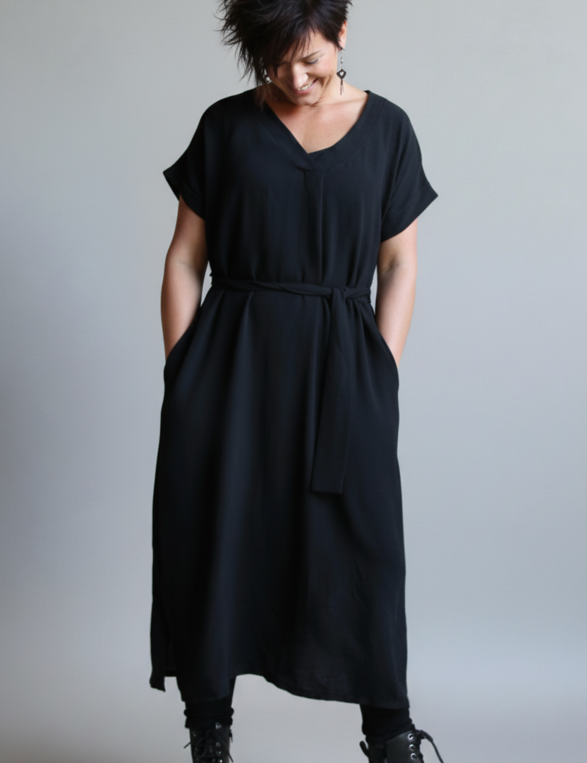 Ny modell med händer i fickor