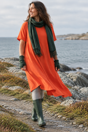 Orange Ballerina i rörelse vid kusten