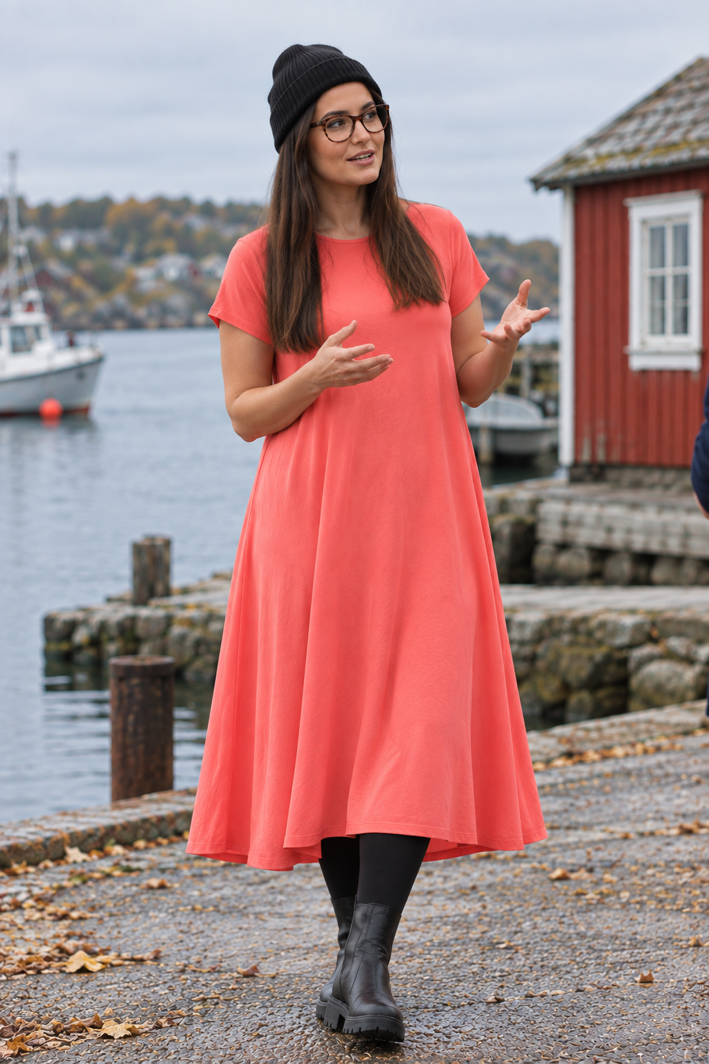 Pratar med någon utanför bild