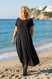 Svart klänning - Medelhavsstrand (korrigerad)
