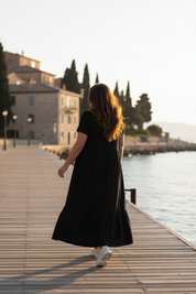 Svart klänning promenad