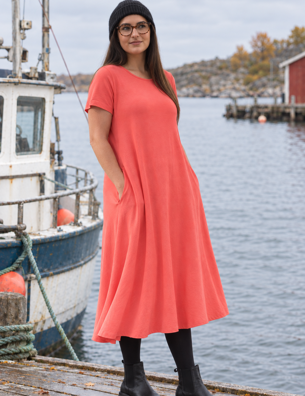 Tittar bort mot hamnen
