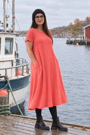 Tittar bort mot hamnen