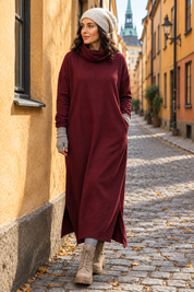 Vinröd poloklänning i höstsol